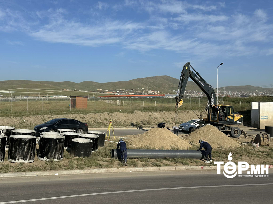 Тахилтын нүхэн гарцад ус зайлуулах шугам хоолой угсарч эхэллээ