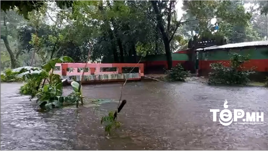 Бангладеш болон Энэтхэгийн зүүн хойд хэсгийн олон зуун мянган оршин суугчид үерийн гамшигт өртөөд байна