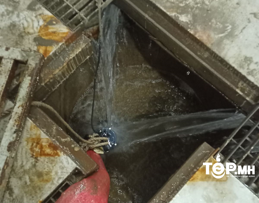 “Таван богд Тоёота” ХХК бохирын усаа авто замын борооны ус зайлуулах хоолой руу шахсан зөрчлийг арилгууллаа