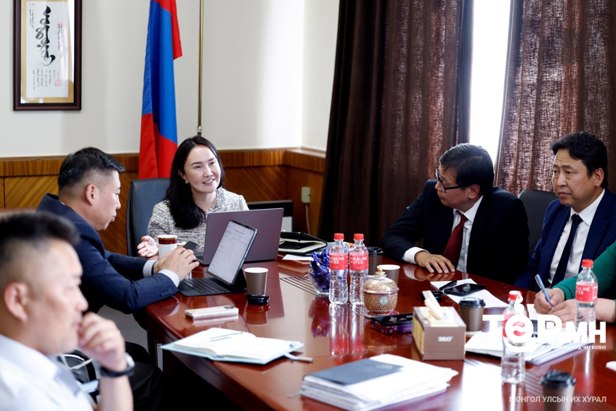 Байнгын хорооны дарга Ч.Ундрам боловсролын салбарын тулгамдсан асуудал, шинэчлэлийн талаар санал солилцлоо