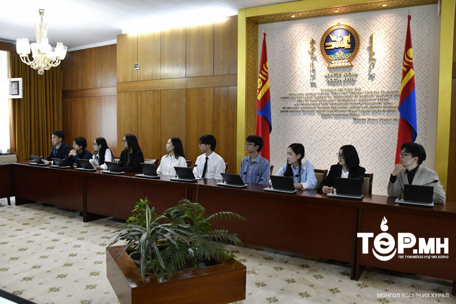 Улсын Их Хурлын гишүүн Ж.Баясгалан, О.Саранчулуун нар хөгжлийн бэрхшээл, хүний эрхийн асуудлаар оюутнуудтай уулзав