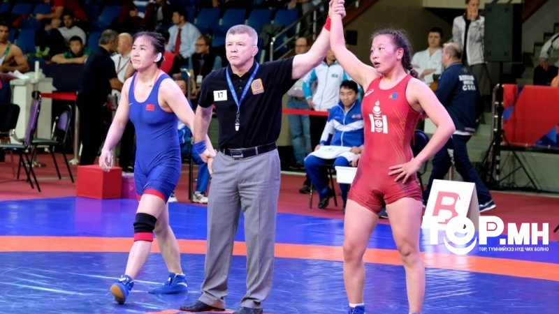 Чөлөөт бөхийн "ДЭЛХИЙН ЦОМ"-оос эмэгтэй баг ХҮРЭЛ медальтай ирлээ