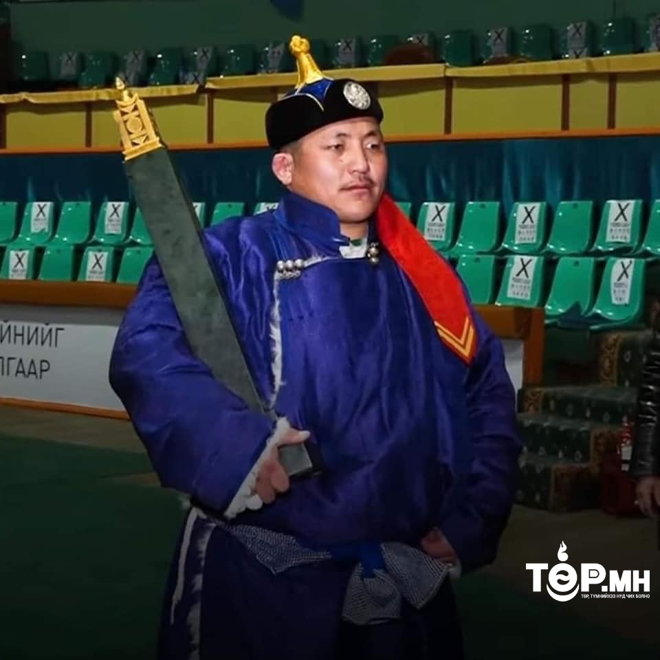 ЕТГ: Үүрд хадгалагдах дурсгалын цом нь Улсын заан Б.Бат-Өлзийд байгаа болно