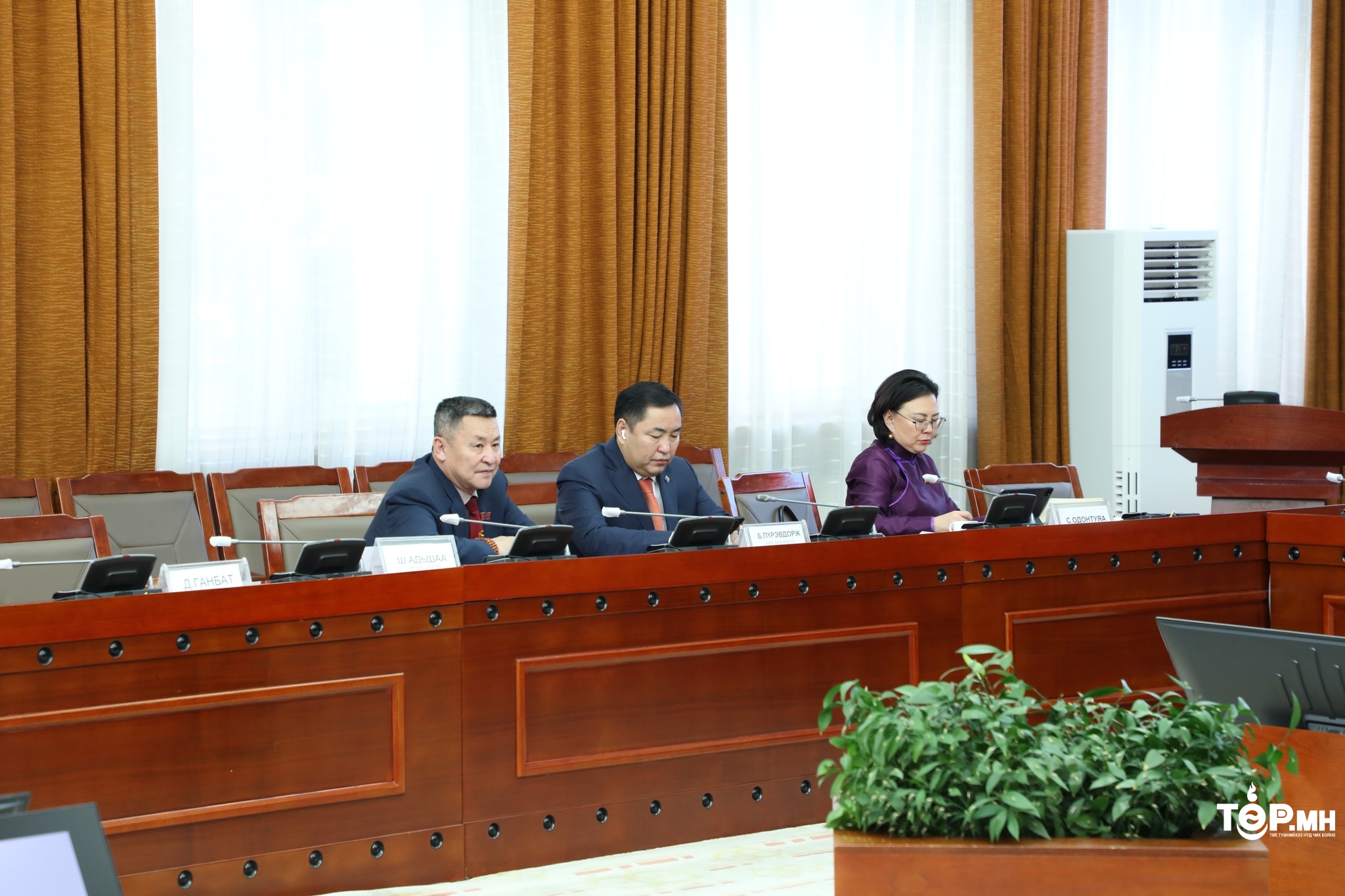 Б.Пүрэвдорж: Улсын хэмжээнд эхний 200-д орсон ААН-ийн удирдлагад "ногоон пасспорт" олгохоор төсөлд тусгасан