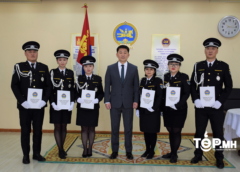 Төрийн захиргааны албан хаагчийн болон гадаадын иргэний хяналтын улсын байцаагчийн тангараг өргөлөө