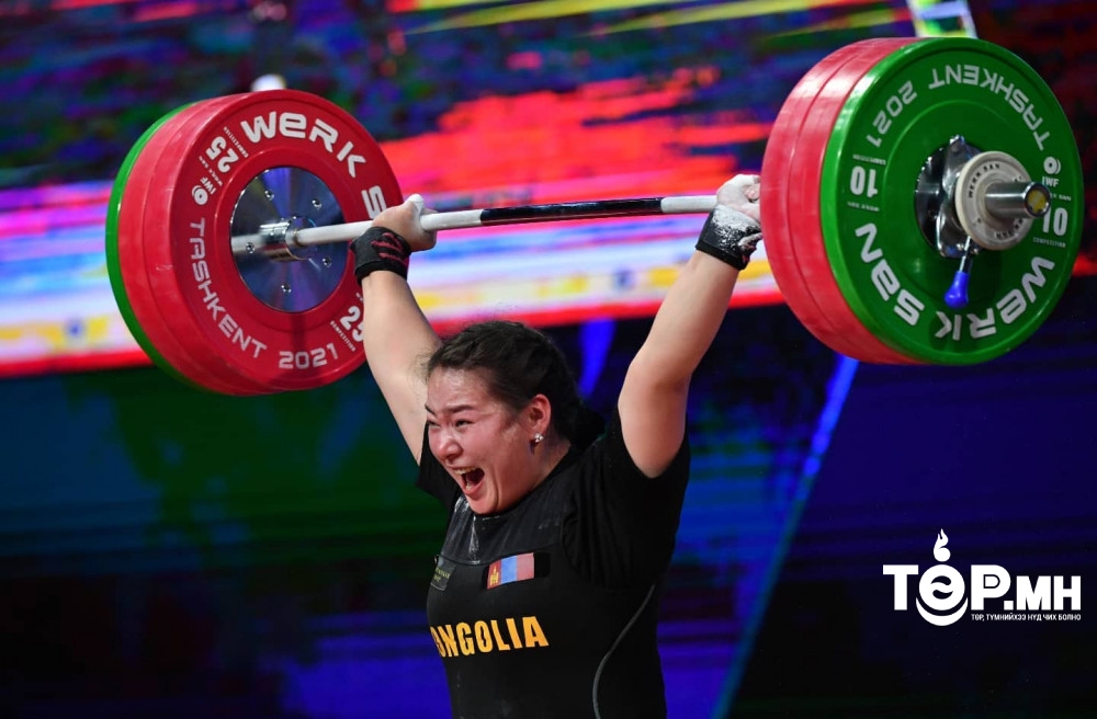 М.Анхцэцэг насанд хүрэгчдийн ДАШТ-ээс мөнгөн медаль хүртлээ