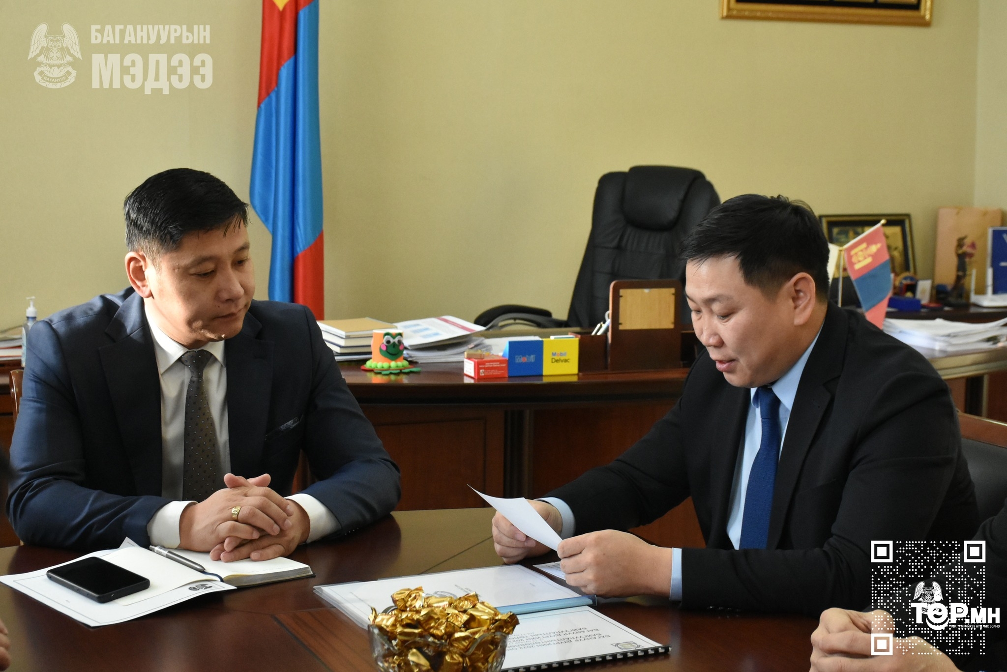 2023 оны төлөвлөгөөний төслийг дүүргийн ИТХ-ын дарга Т.Отгонболдод өргөн барилаа.