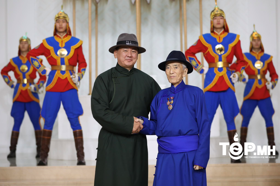 Үндэсний эрх чөлөө, тусгаар тогтнолоо сэргээн мандуулсны 112 жилийн ойг тохиолдуулан төрийн дээд цол, одон, медаль хүртээв