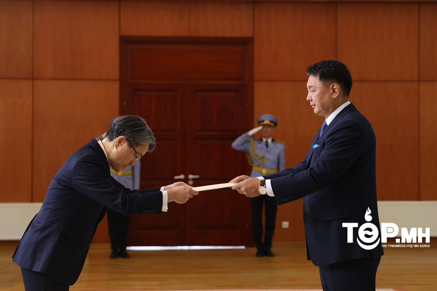 Япон Улсын Элчин сайд Итгэмжлэх жуух бичгээ өргөн барилаа