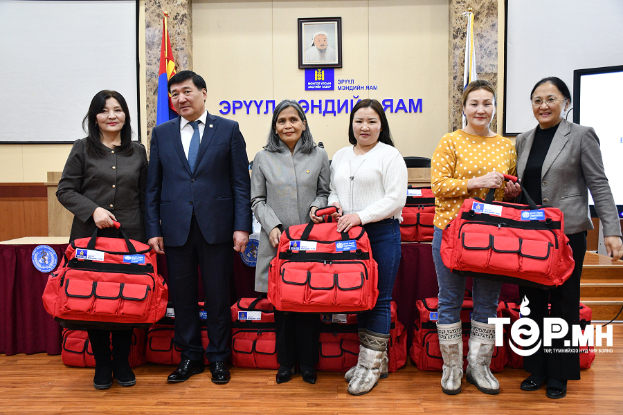С.Чинзориг сайд гадаад сургалтад хамрагдсан багийн эмч нартай санал солилцлоо