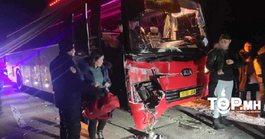 Хэнтий аймгаас 3 км-ийн зайд 44 хүн тээвэрлэж явсан автобус  осолджээ