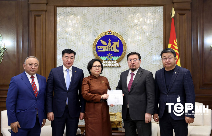 Хэлмэгдэгчдийг цагаатгуулах тухай өргөдөл, гомдол хүлээж авах хуулийн хугацааг сунгах хуулийн төслийг өргөн мэдүүллээ