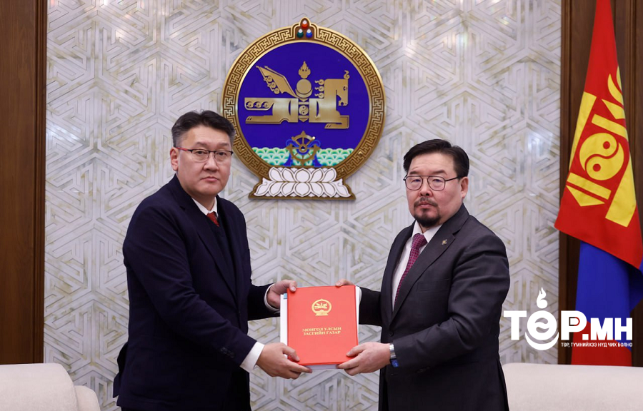 Сангийн сайд Б.Жавхлан Үнэт цаасны зах зээлийн тухай хуульд нэмэлт, өөрчлөлт оруулах тухай хуулийн төслийг өргөн мэдүүллээ