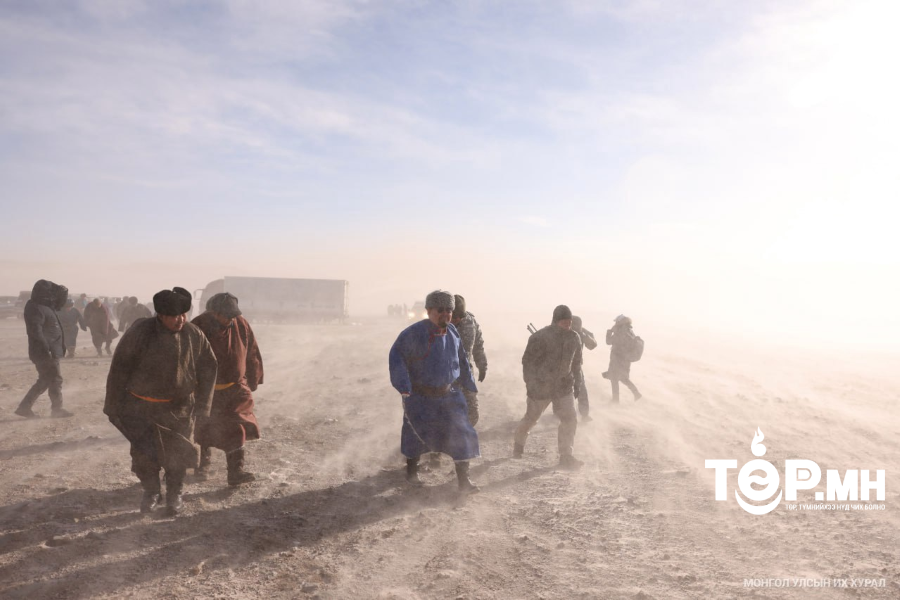 Улсын Их Хурлын дарга Г.Занданшатар өвөлжилт хүндэрсэн сумдад ажиллаж байна