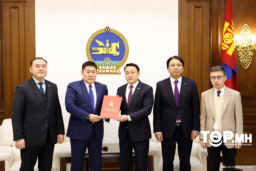 Гашуунсухайт-Ганцмод боомтын хил дамнасан төмөр замын бүтээн байгуулалтыг хэрэгжүүлэх хэлэлцээрийг байгуулахад баримтлах чиглэл батлах тухай УИХ-ын тогтоолын төслийг өргөн барилаа