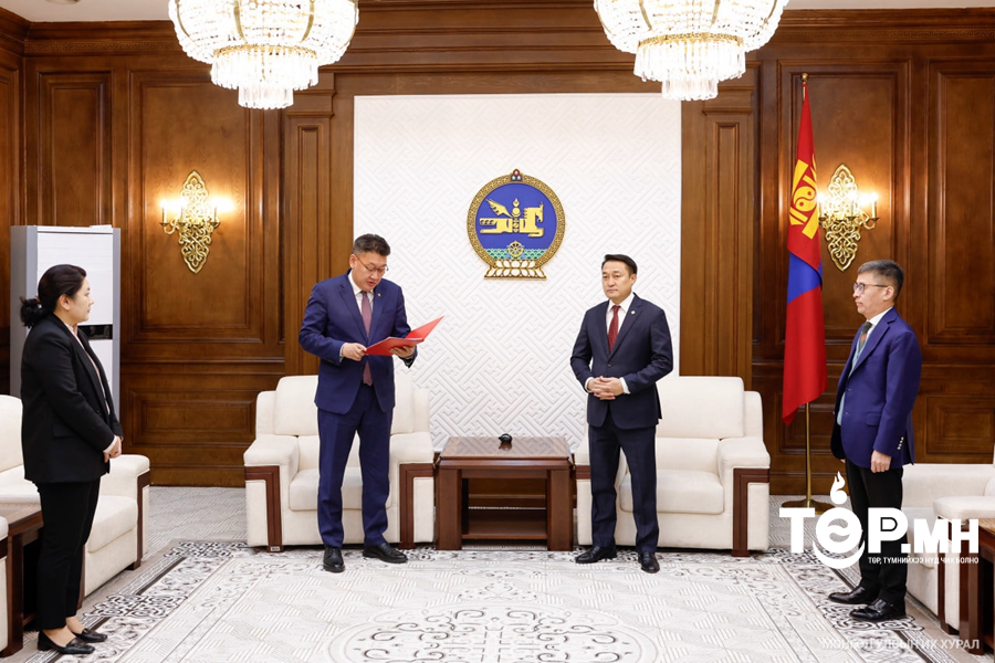 Төсвийн тухай хуульд нэмэлт оруулах тухай хуулийн төслийг УИХ-д өргөн мэдүүллээ