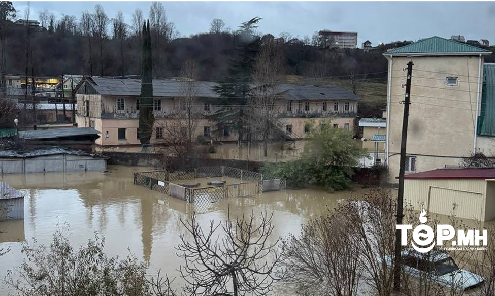 ОХУ-ын Сочи хотод их хэмжээний бороо орж, үер буужээ