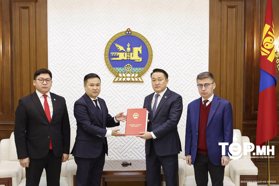 Монгол Улсад хөдөлмөр эрхлэх гадаад ажилтны тоо, хувь хэмжээ тогтоохгүй байх, ажлын байрны төлбөрөөс чөлөөлөх тухай хуулийн төслийг өргөн мэдүүллээ