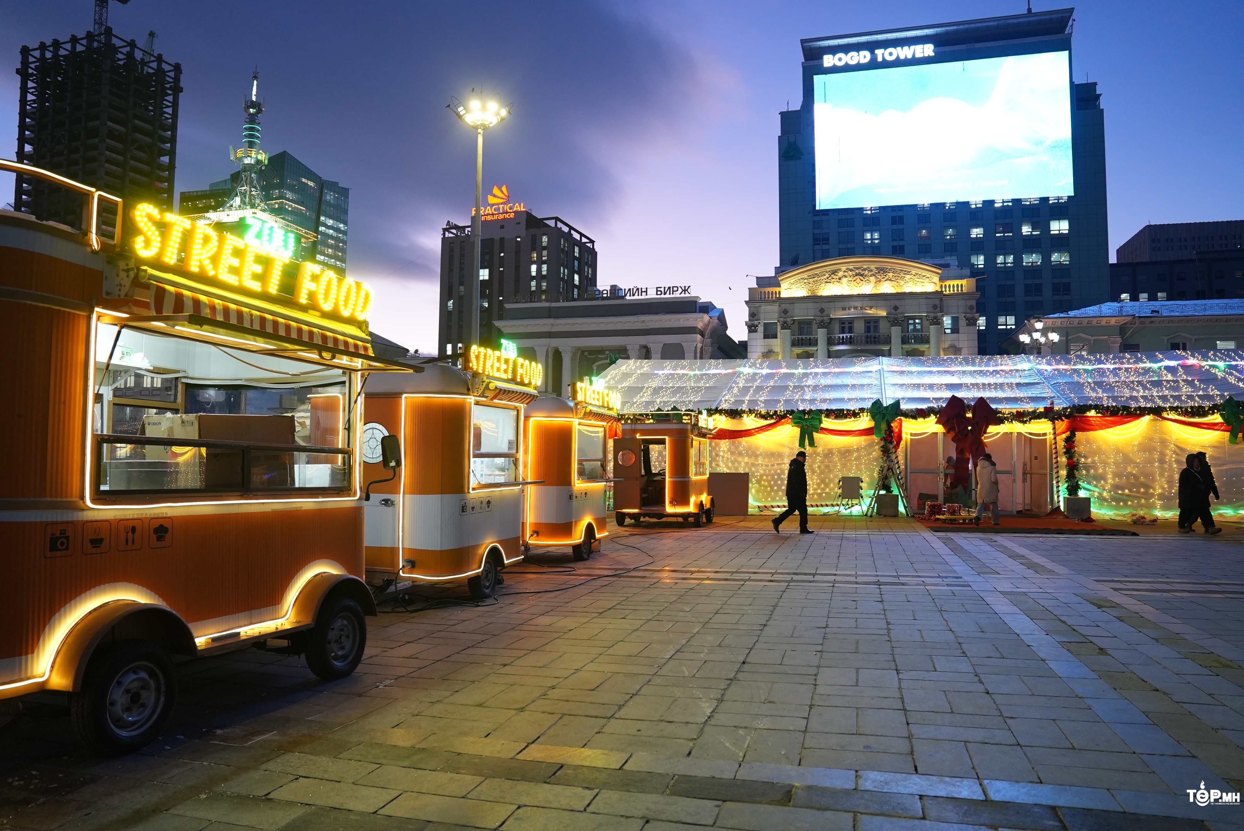 Төв талбайд “Крисмасс маркет” өдөр бүр 11:00-21:00 цагийн хооронд ажиллаж байна