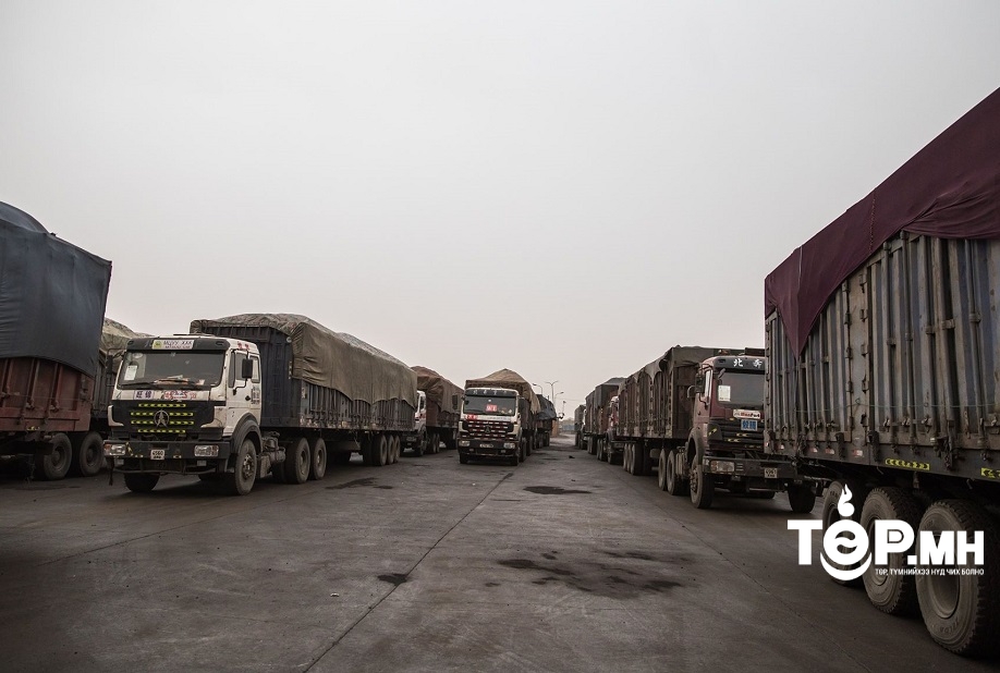 Хил дээр хуримтлагдсан нүүрсийг гаргаж эхэлжээ