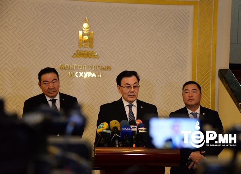 Б.Баттөмөр: Хөгжлийн банкнаас санхүүжилт олгосон 61 зээлдэгчдийн төсөл хөтөлбөрийг нэг бүрчлэн тулгаж үзэх шаардлагатай