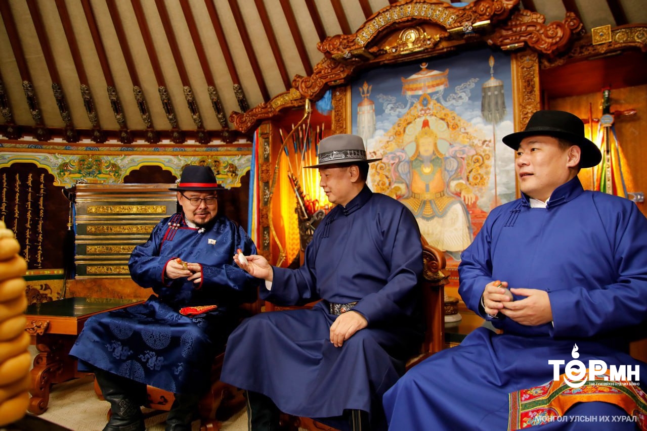 Усан туулай жилийн сар шинийн Төрийн золголт боллоо