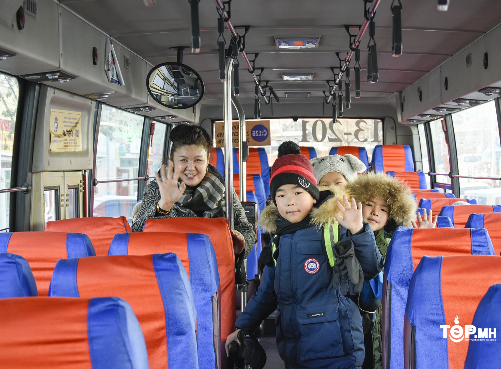 "Сурагчдын эрэлт хэрэгцээнд үндэслэн дүүргүүдэд автобус хуваарилсан" гэв