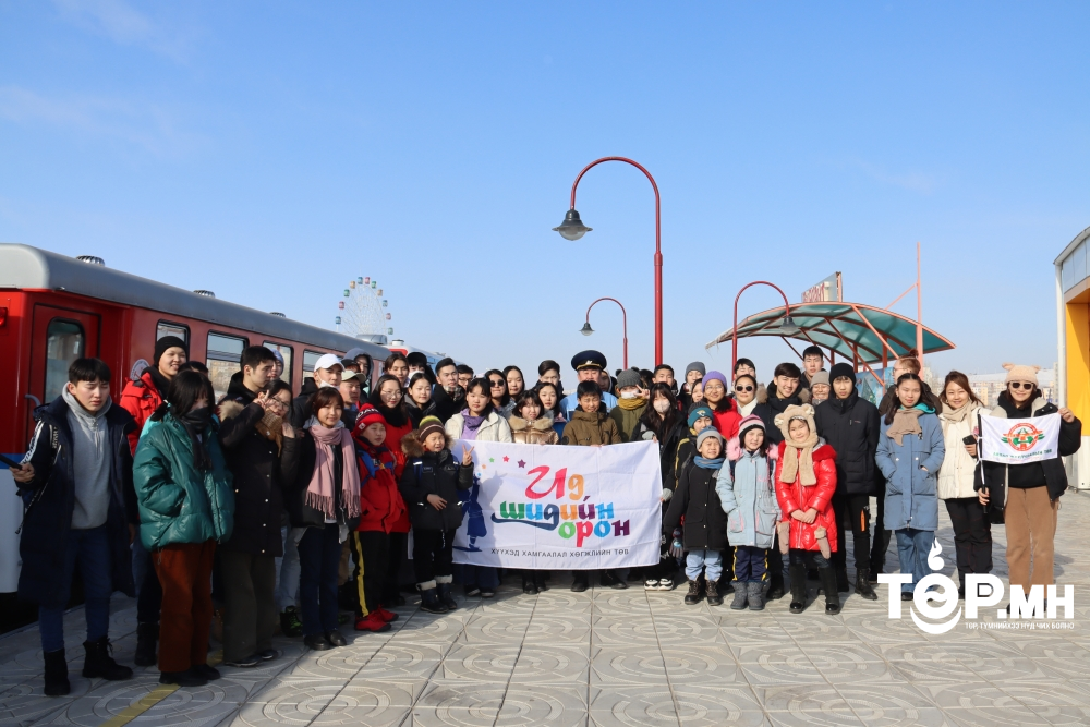 Монголын анхны хүүхдийн төмөр замаар аяллаа