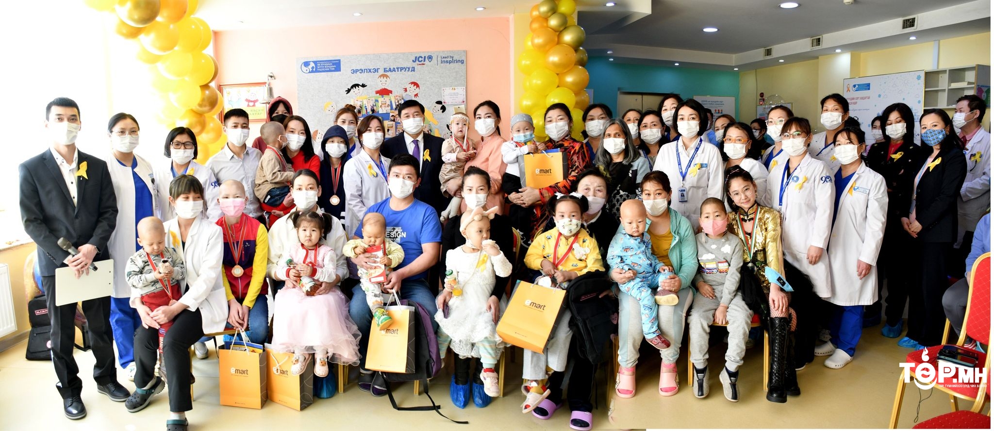 Хорт хавдрыг даван туулсан хүүхдүүдэд "Эрэлхэг баатар" медаль олголоо