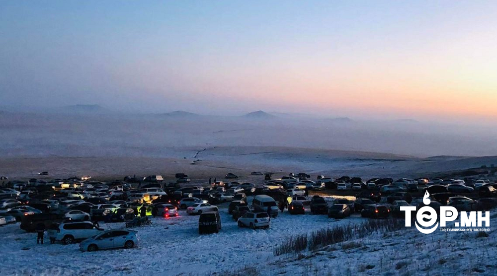 Сар шинийн баярын өдрүүдэд Алтан овоо, Шилийн богд хайрханыг 3000 гаруй тээврийн хэрэгсэл, 15000 орчим иргэд зорин очжээ