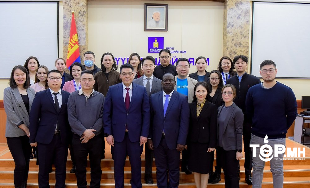 Дэд сайд С.Энхболд ХАРВАРДЫН их сургуулийн тэтгэлэгт хөтөлбөрт тэнцсэн эмч, мэргэжилтнүүдийг хүлээн авч уулзлаа