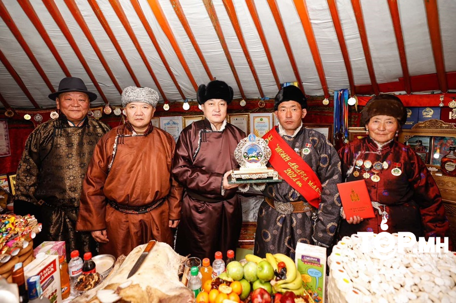 Говь-Алтай аймгийн Чандмань сумын малчин Д.Гүнчиг “Улсын аварга малчин” боллоо