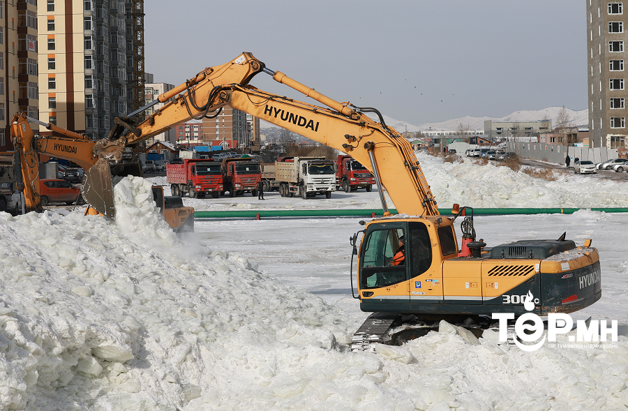 Халиа тошин үүссэн зургаан байршилд мөс зөөх ажил үргэлжилж байна
