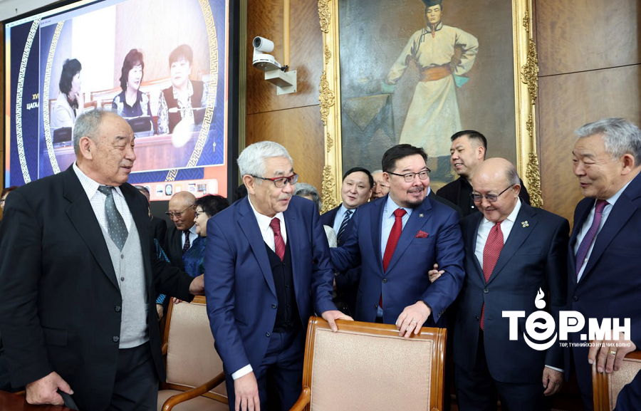 Г.Занданшатар: Төрийн эрх барих дээд байгууллагад ажиллаж байсан ахмадууд та бүхний оролцоо цэгцрэх цагийн босгон дээр ирсэн Монгол орны хөгжилд нэн чухал юм