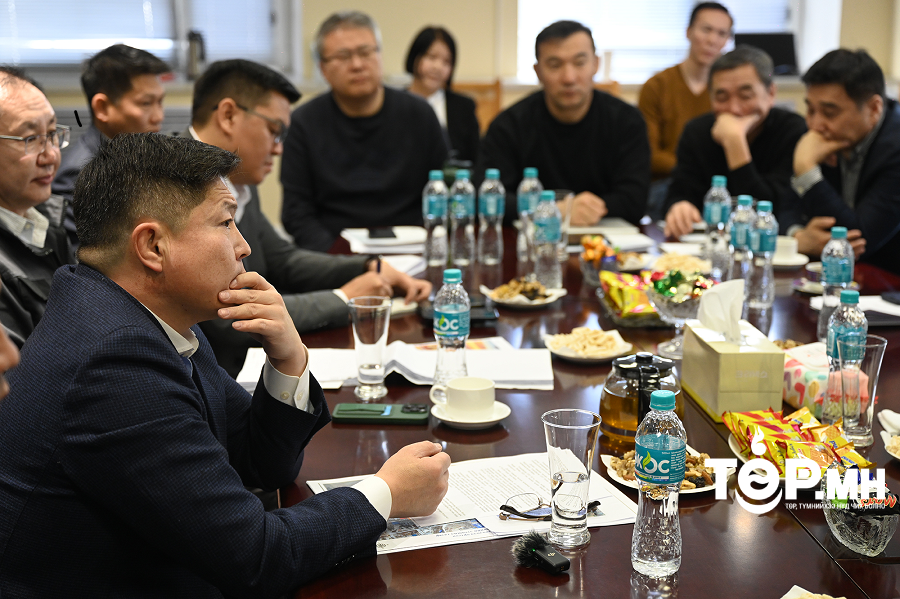 Хотын дарга дүүжин тээврийн замын нөлөөлөлд өртсөн аж ахуйн нэгжтэй уулзлаа