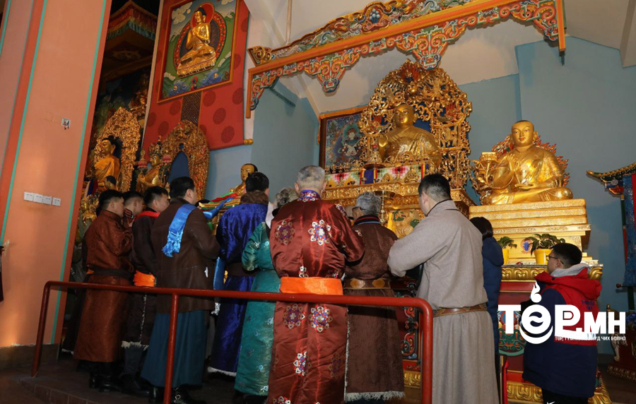 Төр, түмний заяа буяныг даатган Очирдарь шүтээнд мандал өргөлөө