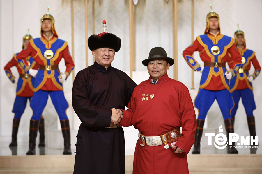 “Эрдэнэт үйлдвэр” ТӨҮГ-ын засварчин Э.Доржболдод Хөдөлмөрийн баатар цол хүртээлээ