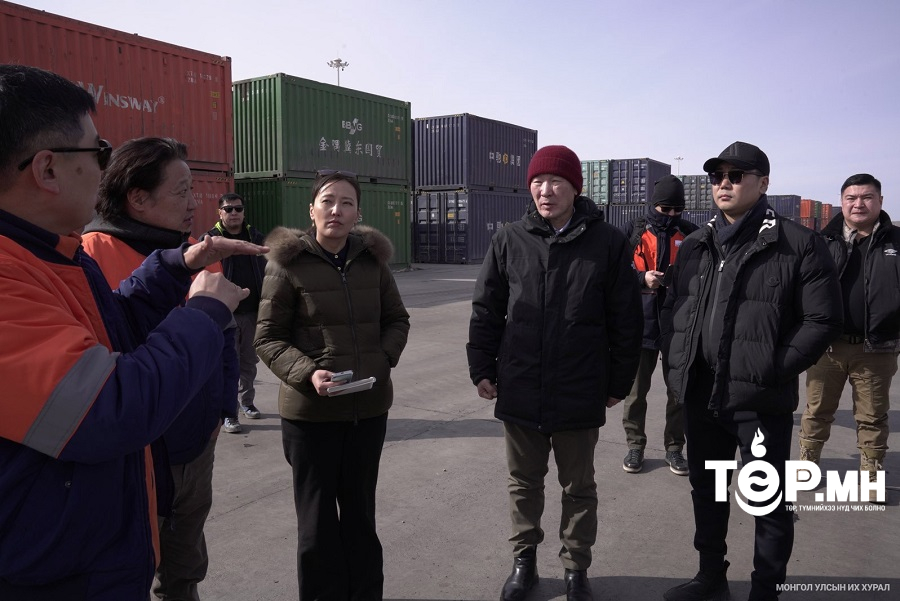 УИХ-ын Аж үйлдвэржилтийн бодлогын байнгын хороо “Гашуунсухайт-Ганцмод” боомтод ажиллаж байна