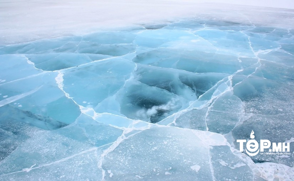 Гол мөрний мөсний зузаан 10-50 см нимгэн байна