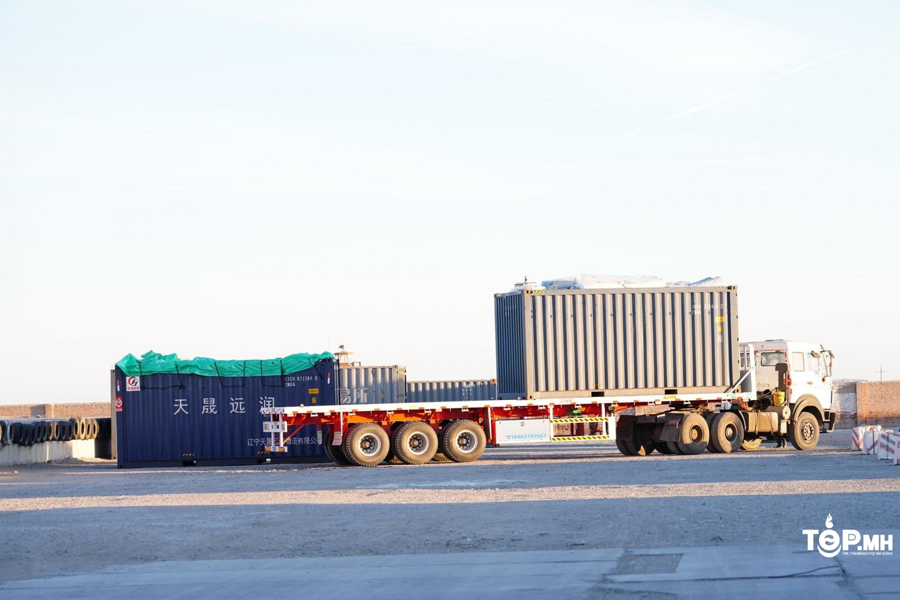 Ачаа бараатай чингэлгүүдийг хилээр оруулж эхэллээ