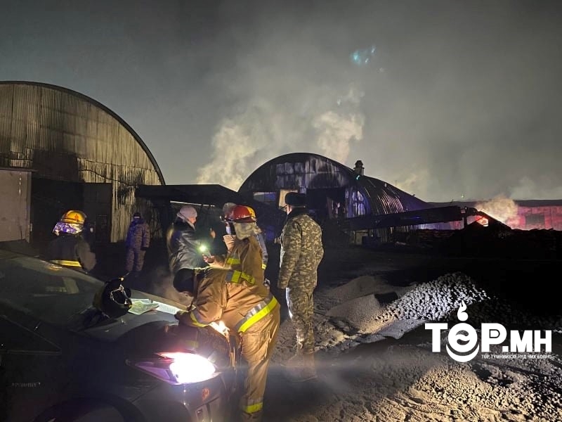 Фото: Гал түймэр унтраах, аврах 5 ангийн 60 орчим алба хаагч оролцов