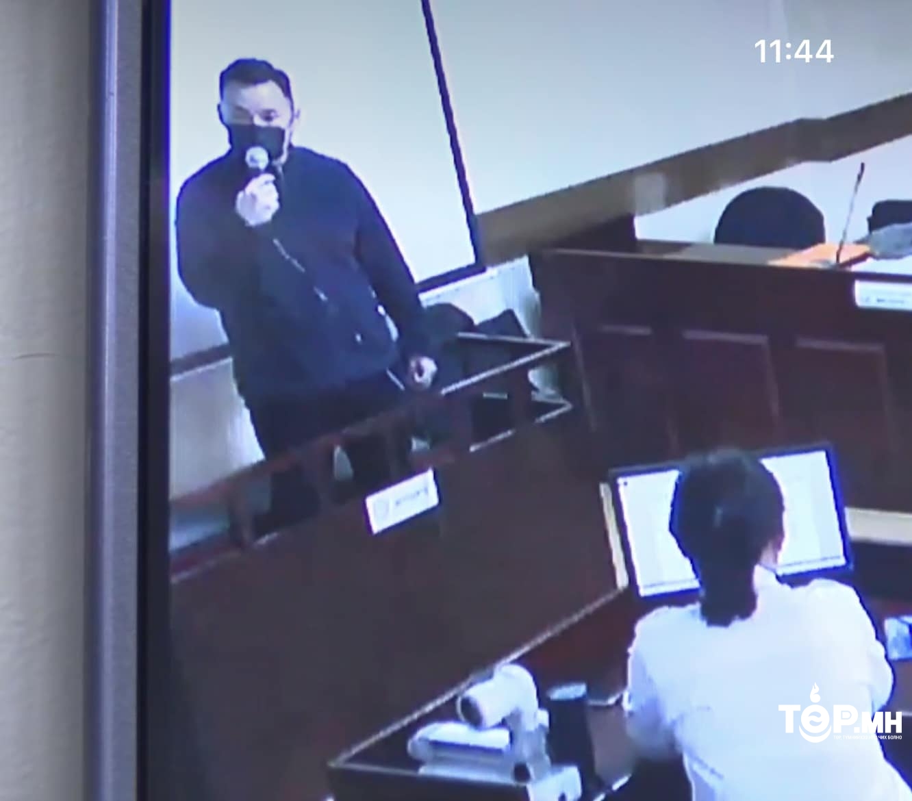 "Ичдэггүй эрээн давуу" С.Батдөл матрын "нулимс" унагах шахав