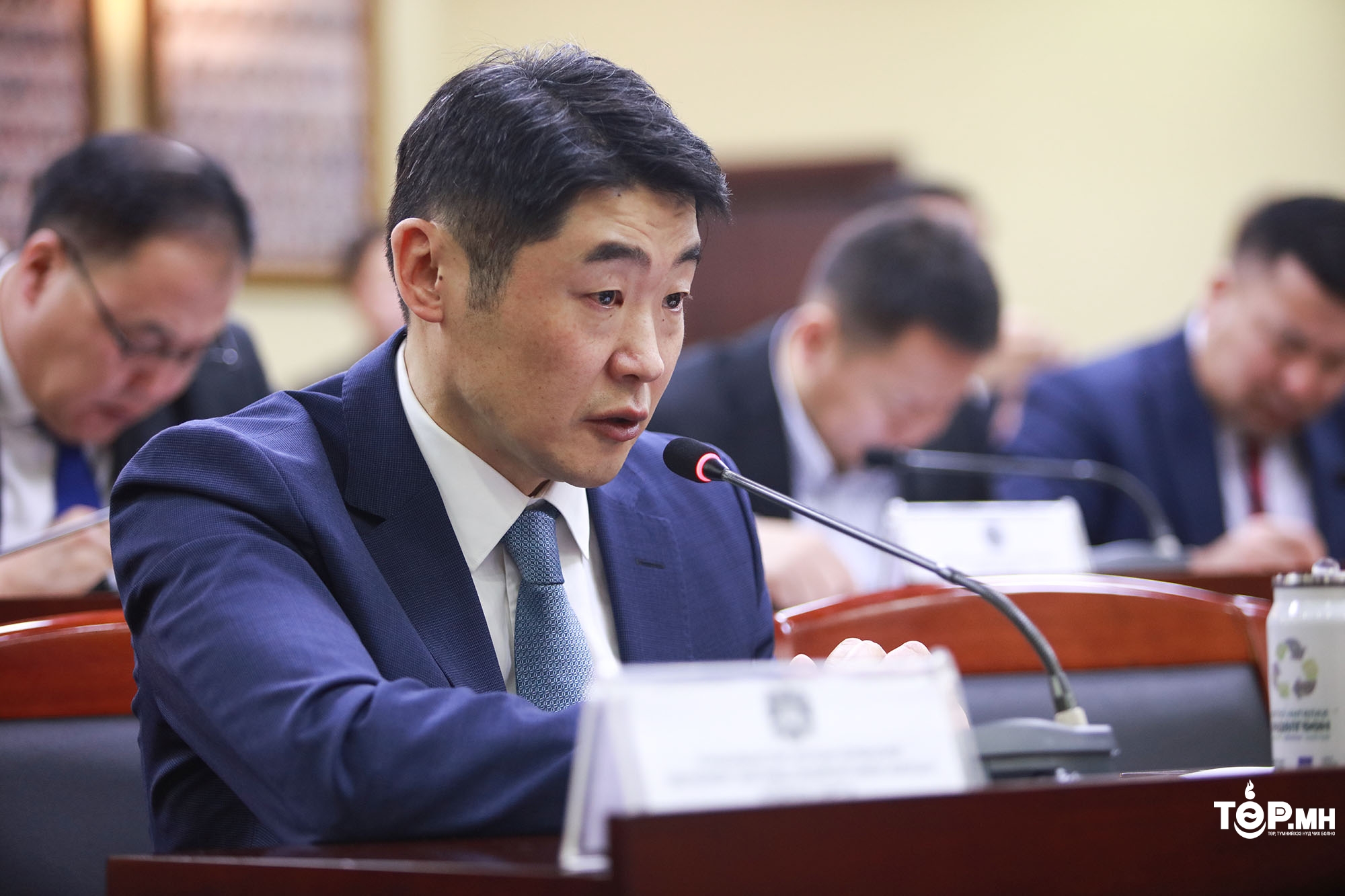 "Өглөө бүр 30-40 тонн давс, бодис цацаж байна" гэв