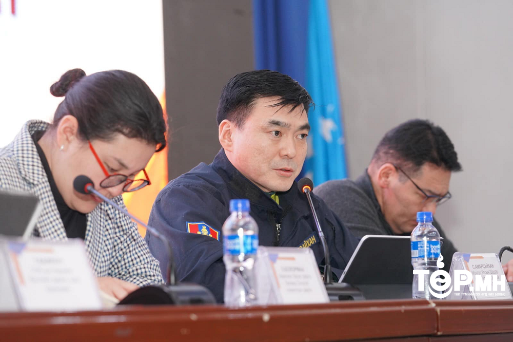 Монгол Улсын Шадар сайд С.Амарсайхан тэргүүтэй албаныхан Ховд аймгийн өвөлжилт хүндэрсэн сумдад ажиллаж байна