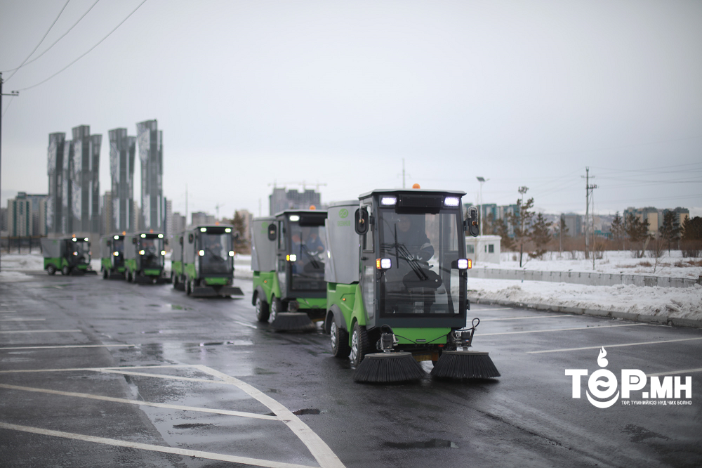 Зам, талбайн цэвэрлэгээний 28 машиныг Хот тохижилтын газарт хүлээлгэн өглөө