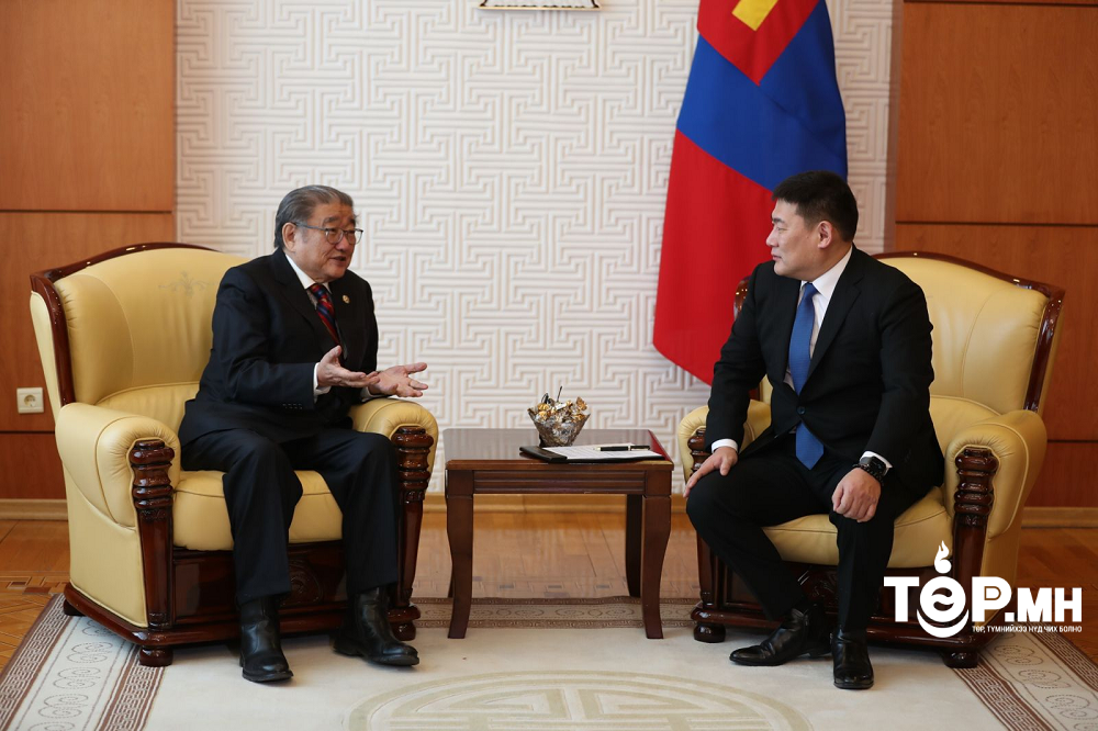 Ерөнхий сайд Л.Оюун-Эрдэнэ Монгол Улсын анхны Ерөнхийлөгч П.Очирбатад хүндэтгэл үзүүллээ