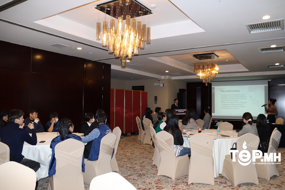 Нийслэлийн охид, хөвгүүдийн зөвлөлтэй уулзалт зохион байгууллаа