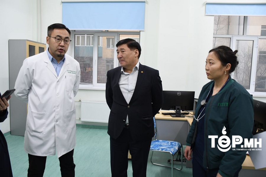 Эрүүл мэндийн сайд түлэнхийн төвд очиж, эмч нар, осолд өртсөн хүмүүсийн ар гэрийнхэнтэй уулзлаа