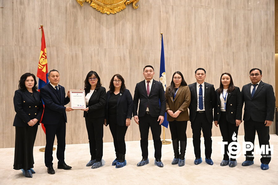 Нийслэлийн нутгийн захиргааны гурван байгууллагад чанарын менежментийн гэрчилгээ гардууллаа