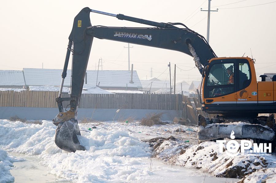 Ж.Батдорж: 48 цаг гурван ээлжээр тасралтгүй ажиллаж, 80 айлын орц, гарцыг чөлөөллөө